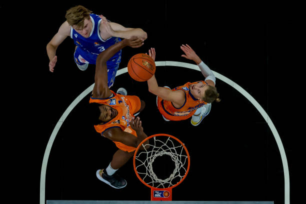 一个缺乏争 一个缺乏争